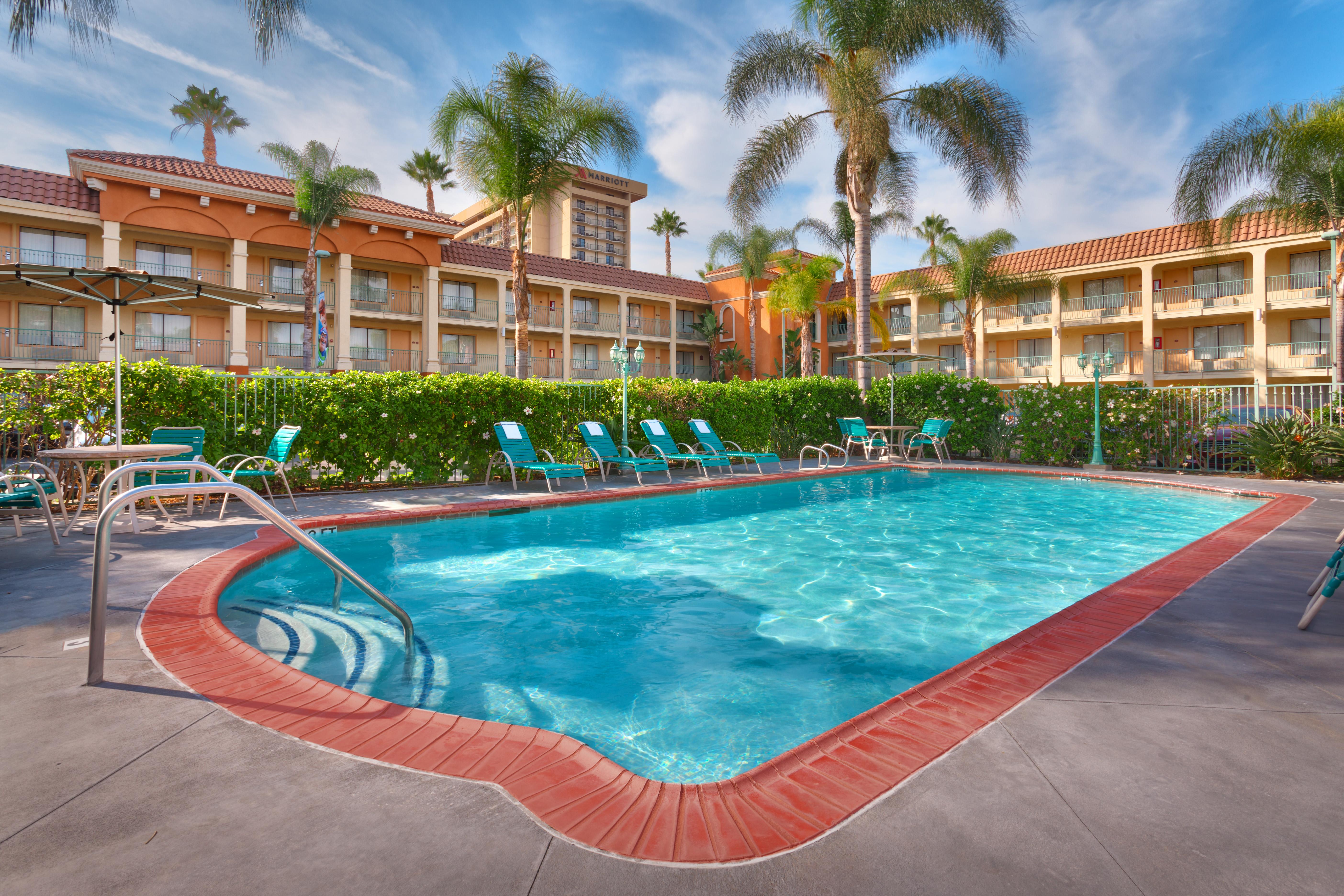 Cortona Inn And Suites Anaheim Resort Экстерьер фото