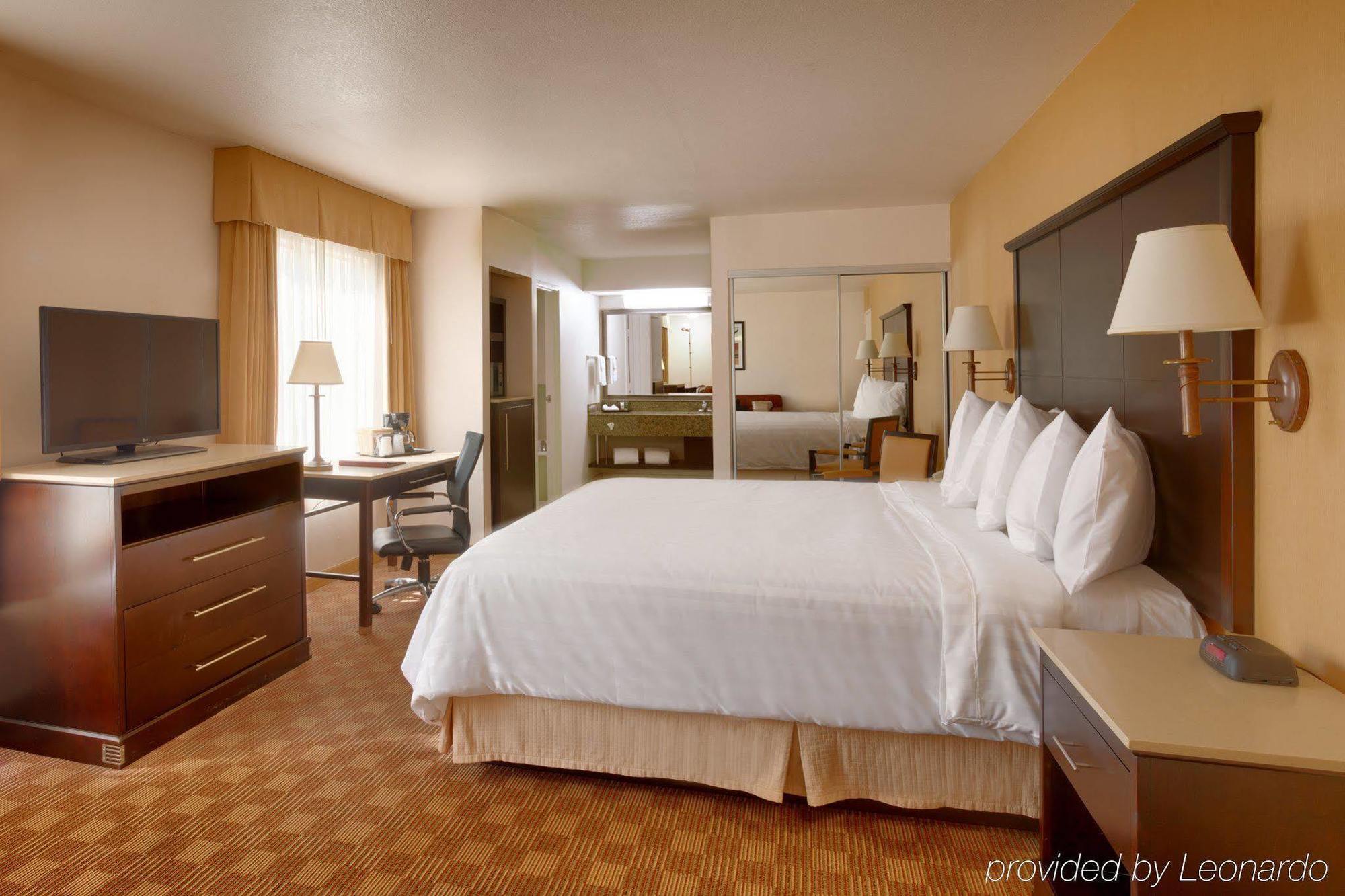 Cortona Inn And Suites Anaheim Resort Экстерьер фото