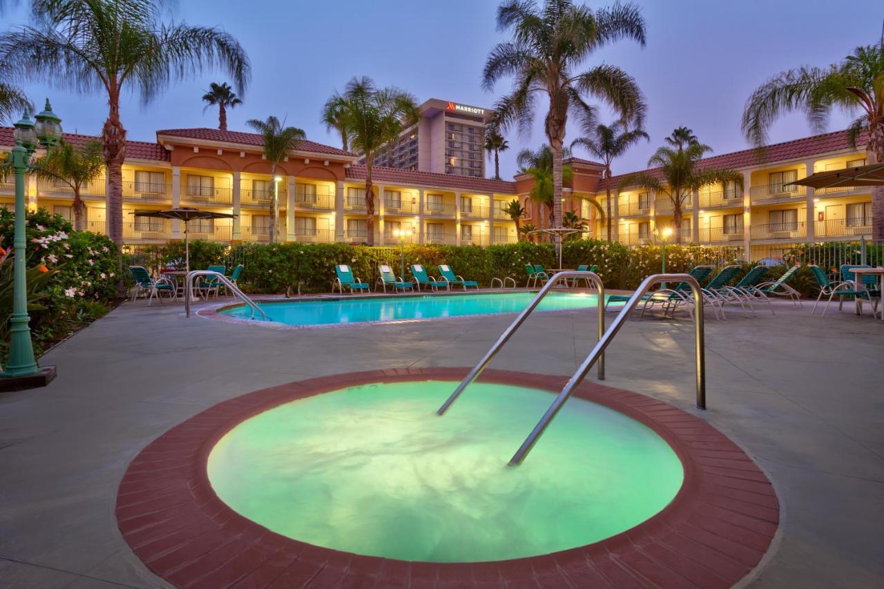 Cortona Inn And Suites Anaheim Resort Экстерьер фото