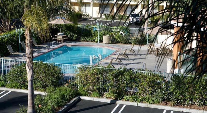 Cortona Inn And Suites Anaheim Resort Экстерьер фото
